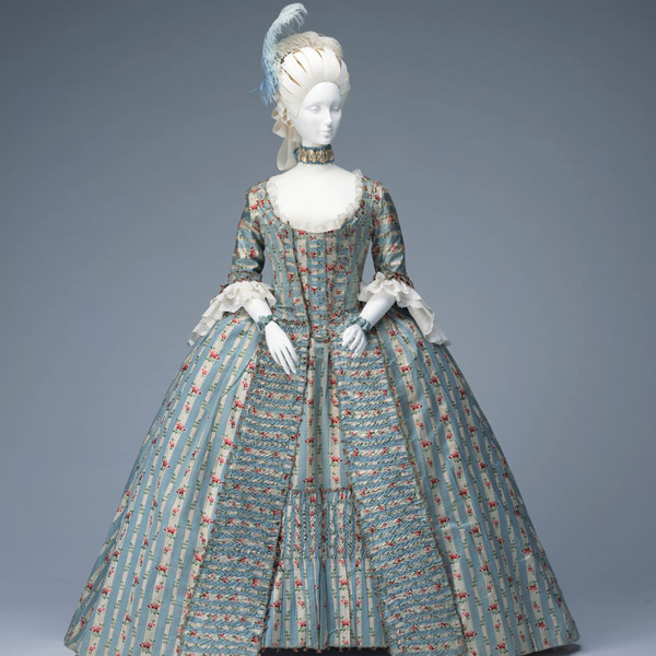 Dress (robe à la française)