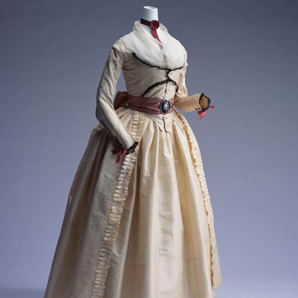 Dress (robe à l'anglaise)