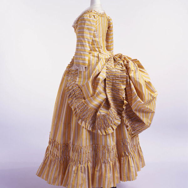 Dress (robe à la polonaise)