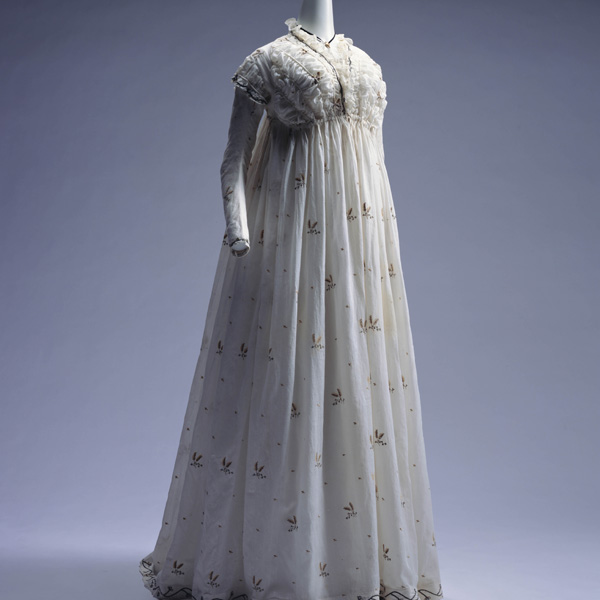 Dress (round gown)