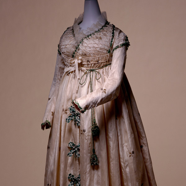 Dress (round gown)