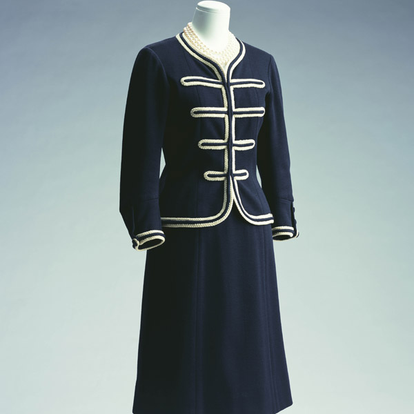 chanel suit 1950s