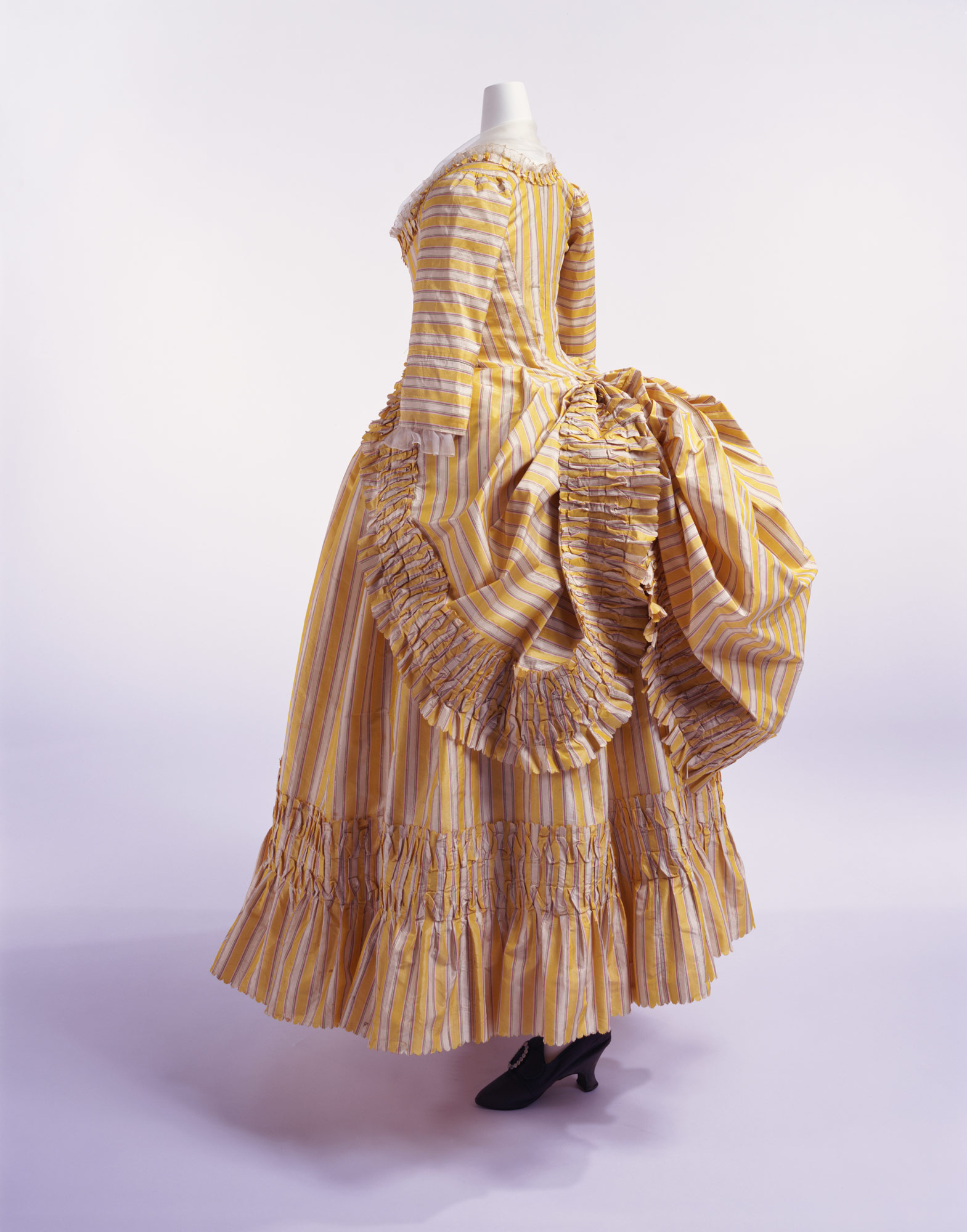 Dress (robe à la polonaise)