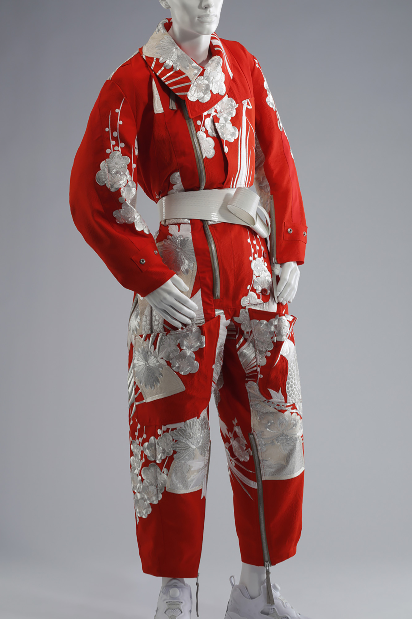 ジャンプスーツ、ベルト