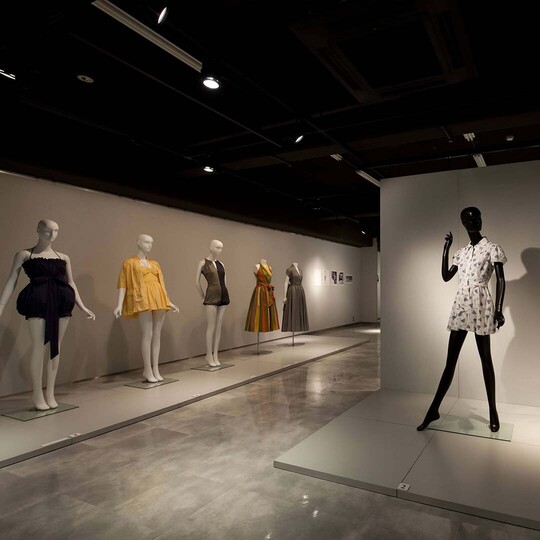 収蔵品紹介 8
 二人のC