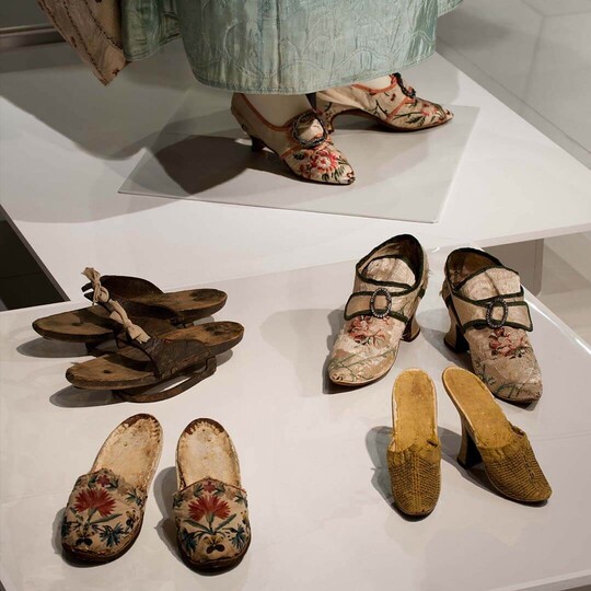 収蔵品紹介 13
 靴が語る