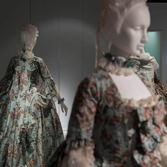 収蔵品紹介 20
 衣装の縫い目が語ること