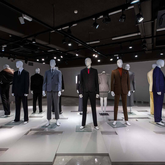 収蔵品紹介 28
 なんとなく、スーツ