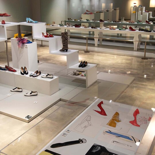 収蔵品紹介33 
 熊谷登喜夫:軽やかに時を超えた靴デザイナー