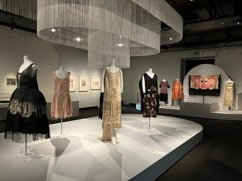 「アール・デコとモード 京都服飾文化研究財団(KCI)コレクションを中心に」展会場写真（会場：三菱一号館美術館）.jpg